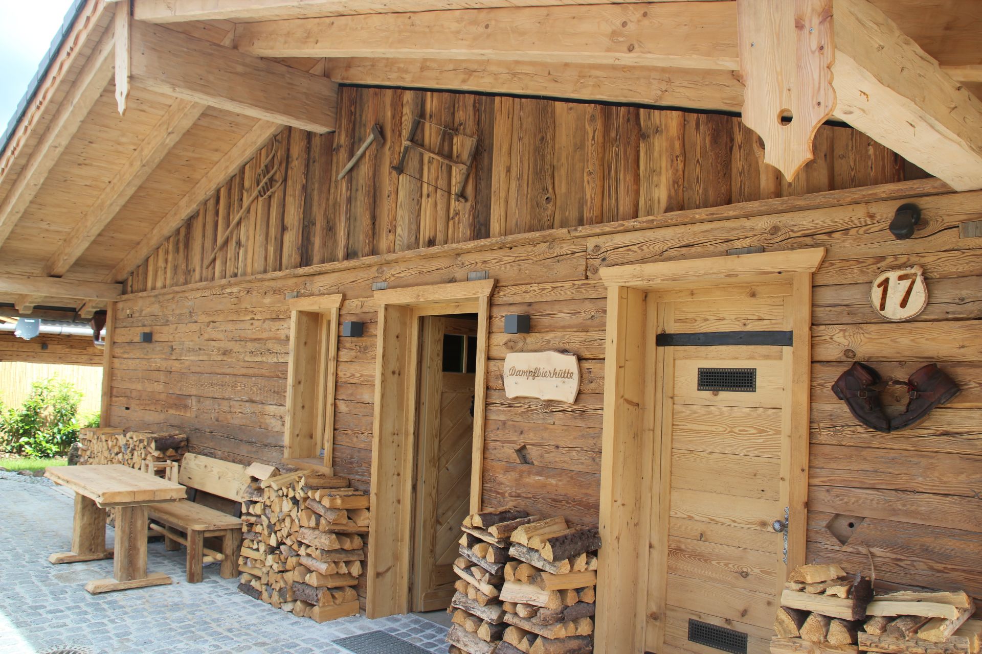 dampfbier-huette-chalet-aussen-ansicht